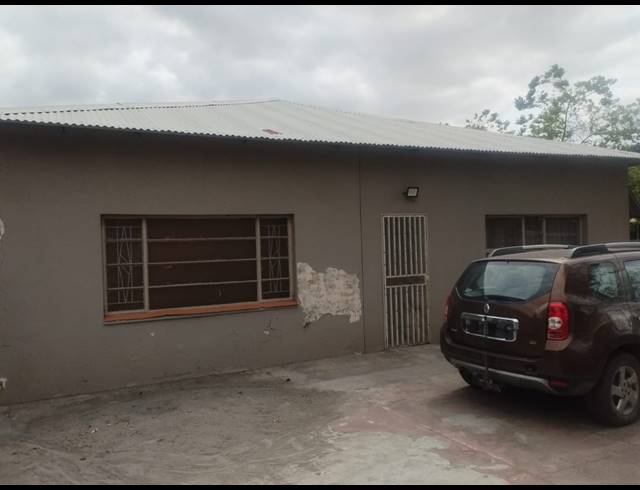3 BEDROOM HOUSE FOR SALE IN OOS EINDE